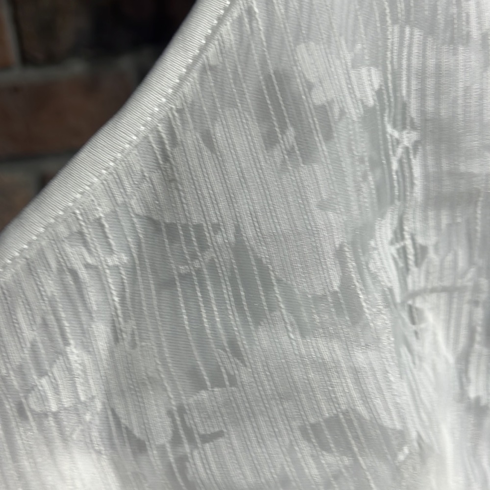 Gorgeous ROMWE white dress with beautiful“angel wings“ stripes - Picture 8 of 16